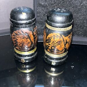 VINTAGE NATIVE AMERICAN WOOD CARVED SALT & PEPPER SHAKER SET
